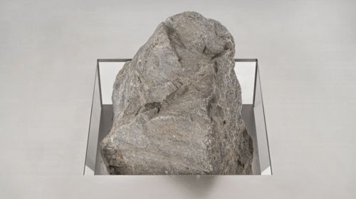用石材和金属打造的虚拟设计展览,太有质感了