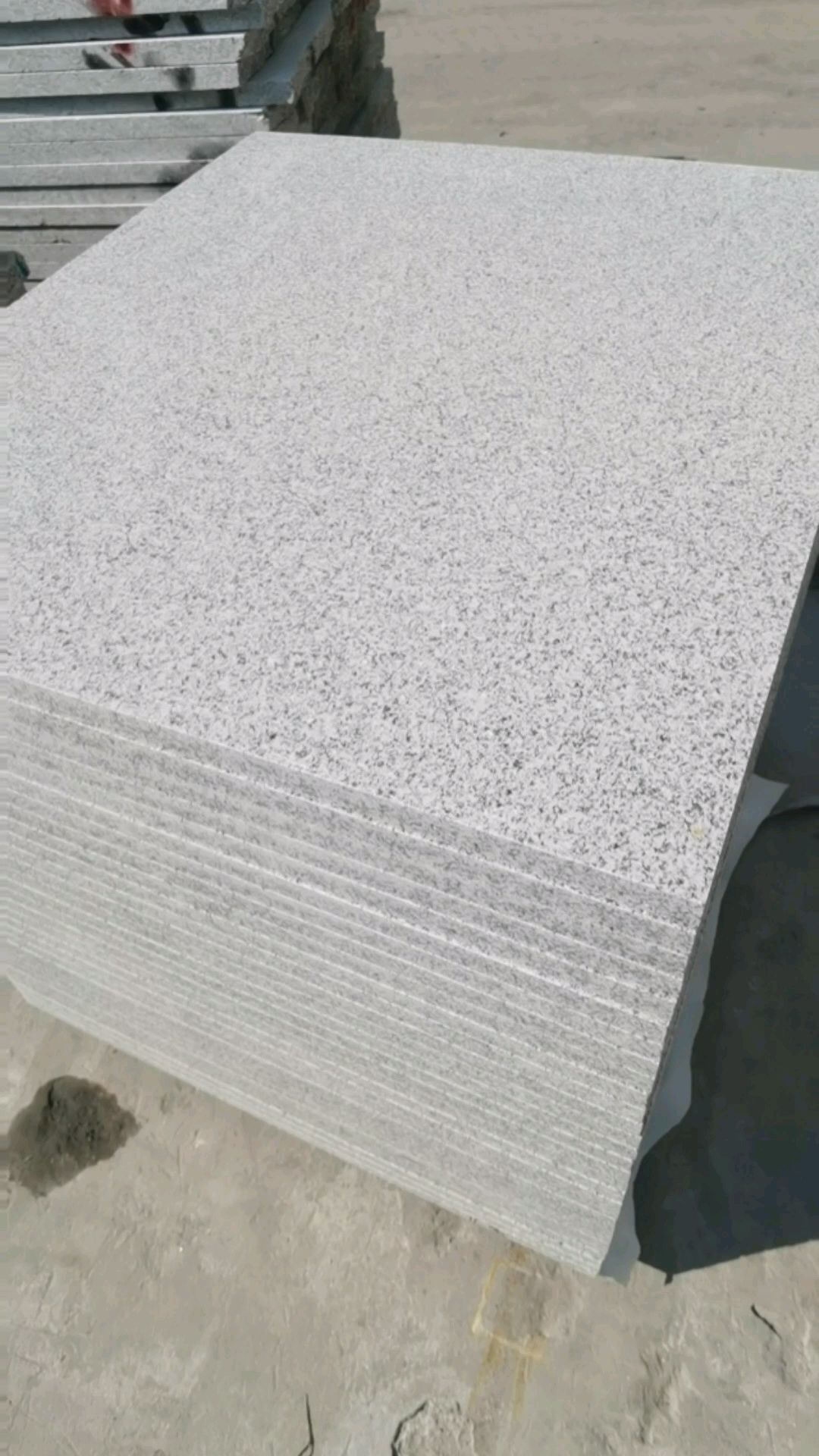 芝麻白石材厂家日常加工实拍